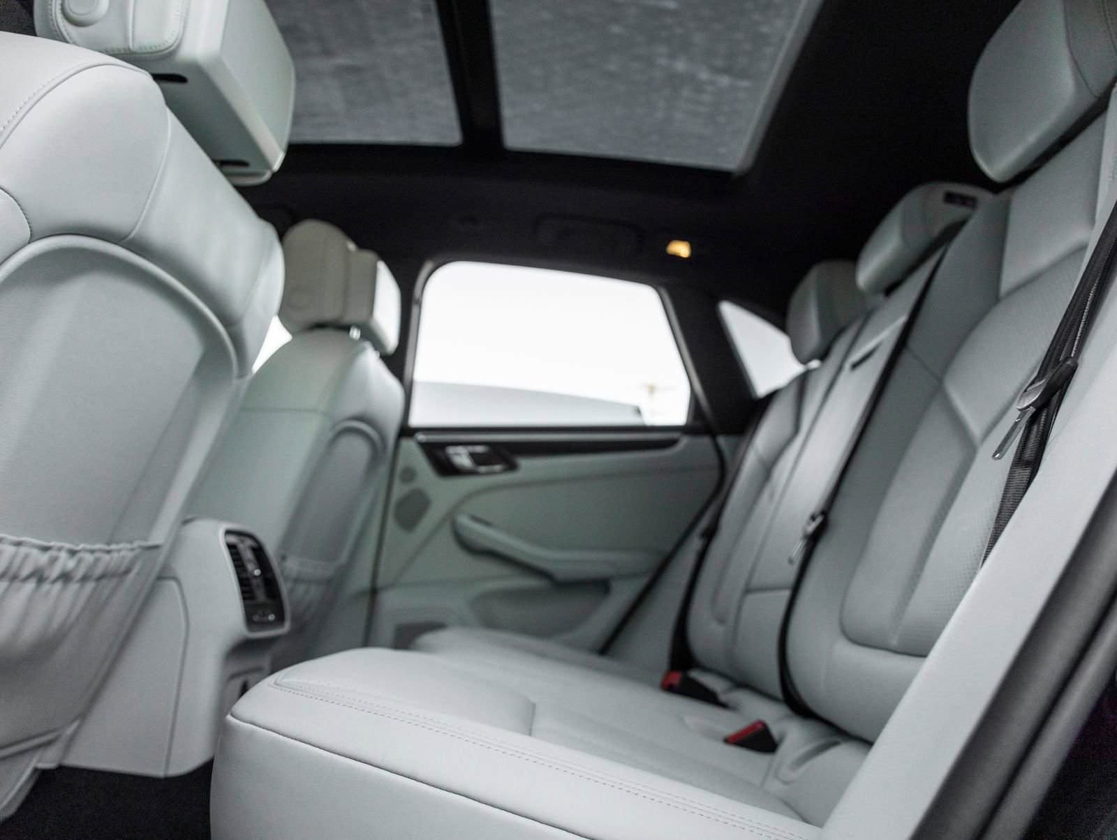 Certified 2023 Porsche Macan image 35