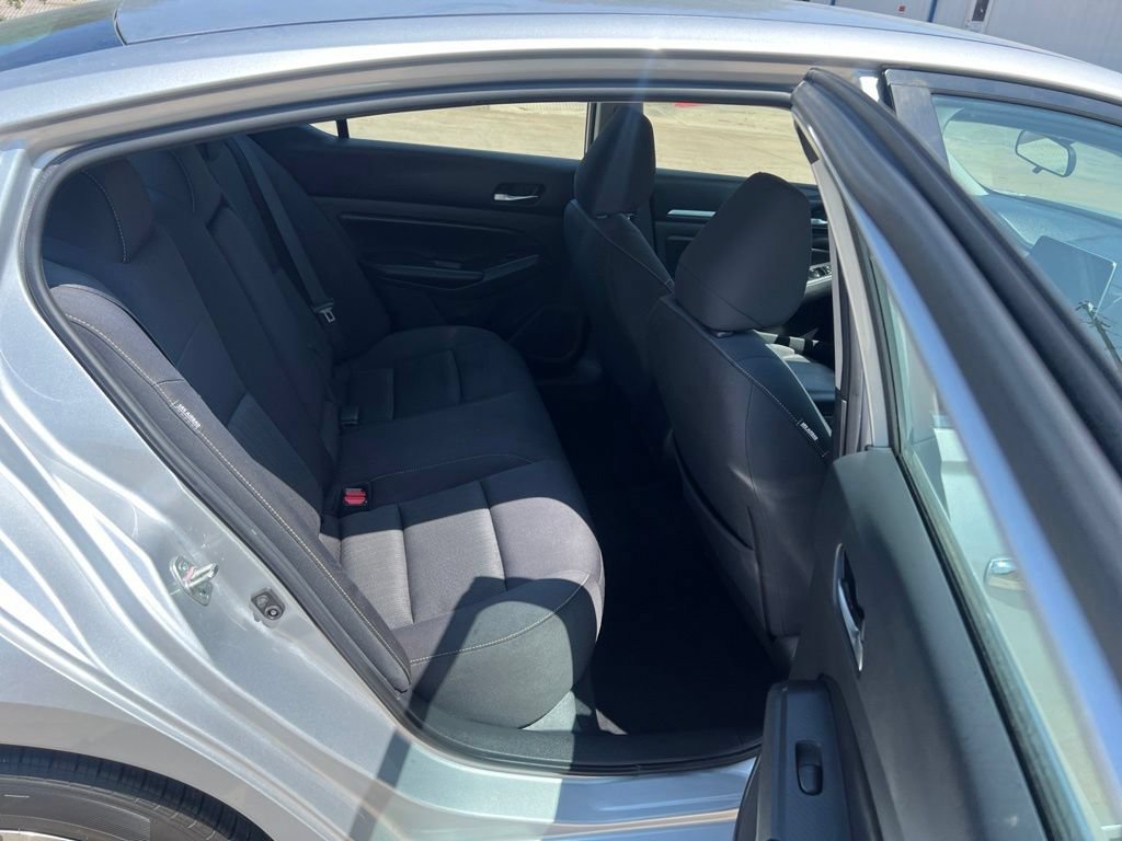 Used 2022 Nissan Altima 2.5 SV FWD image 15