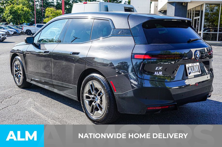 Used 2022 BMW iX xDrive50 w/ Dynamic Handling Package image 5