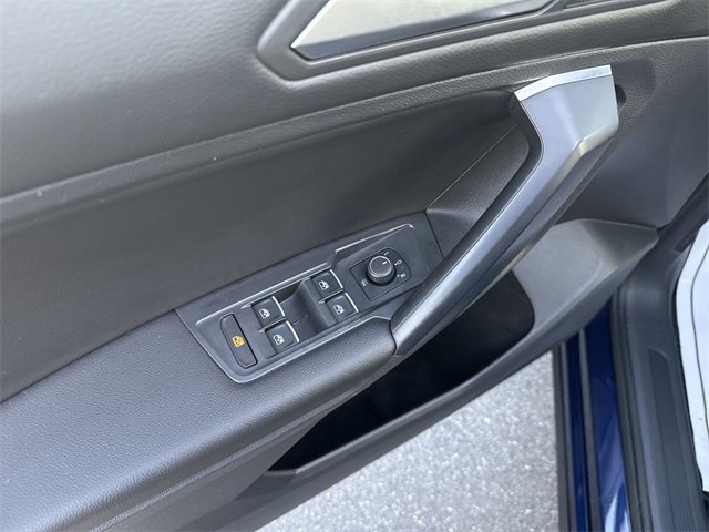 Used 2021 Volkswagen Tiguan SE w/ Panoramic Sunroof Package image 24