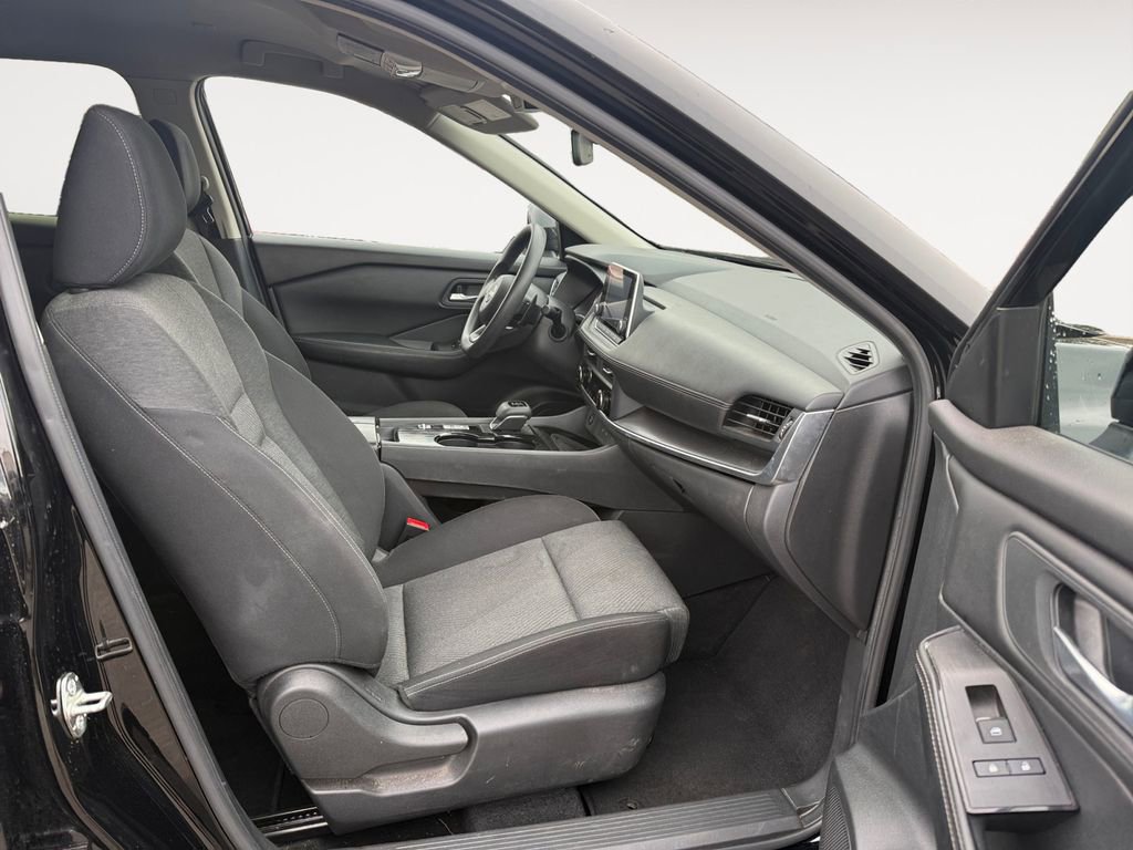 Used 2024 Nissan Rogue SV image 15