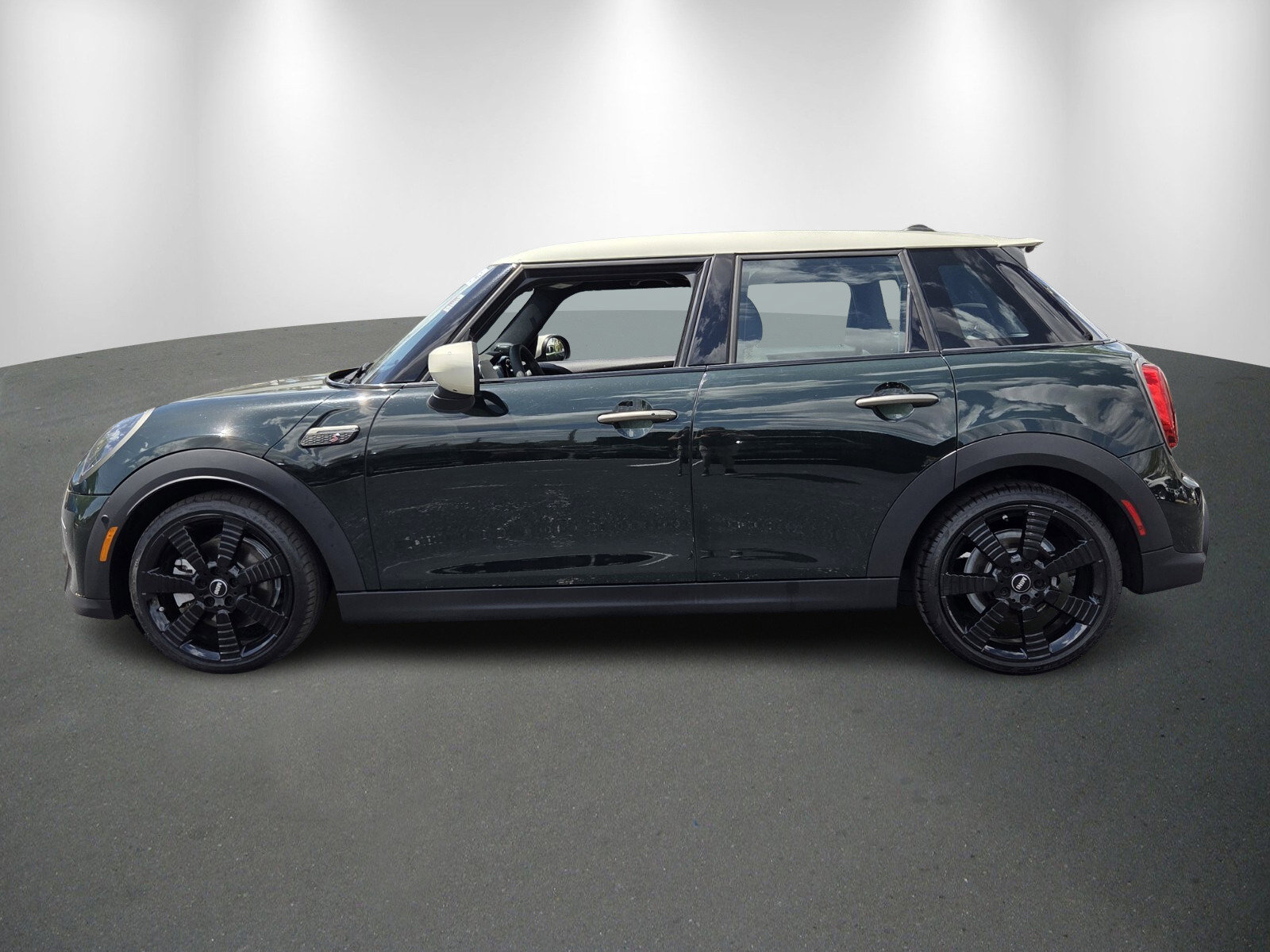 Used 2023 MINI Cooper S w/ MINI Resolute Edition image 4