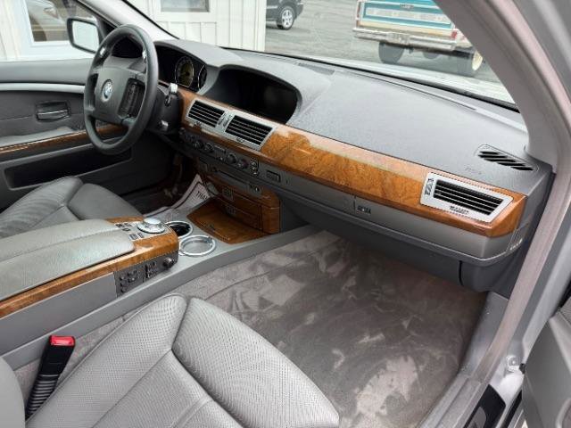 Used 2005 BMW 745i image 11