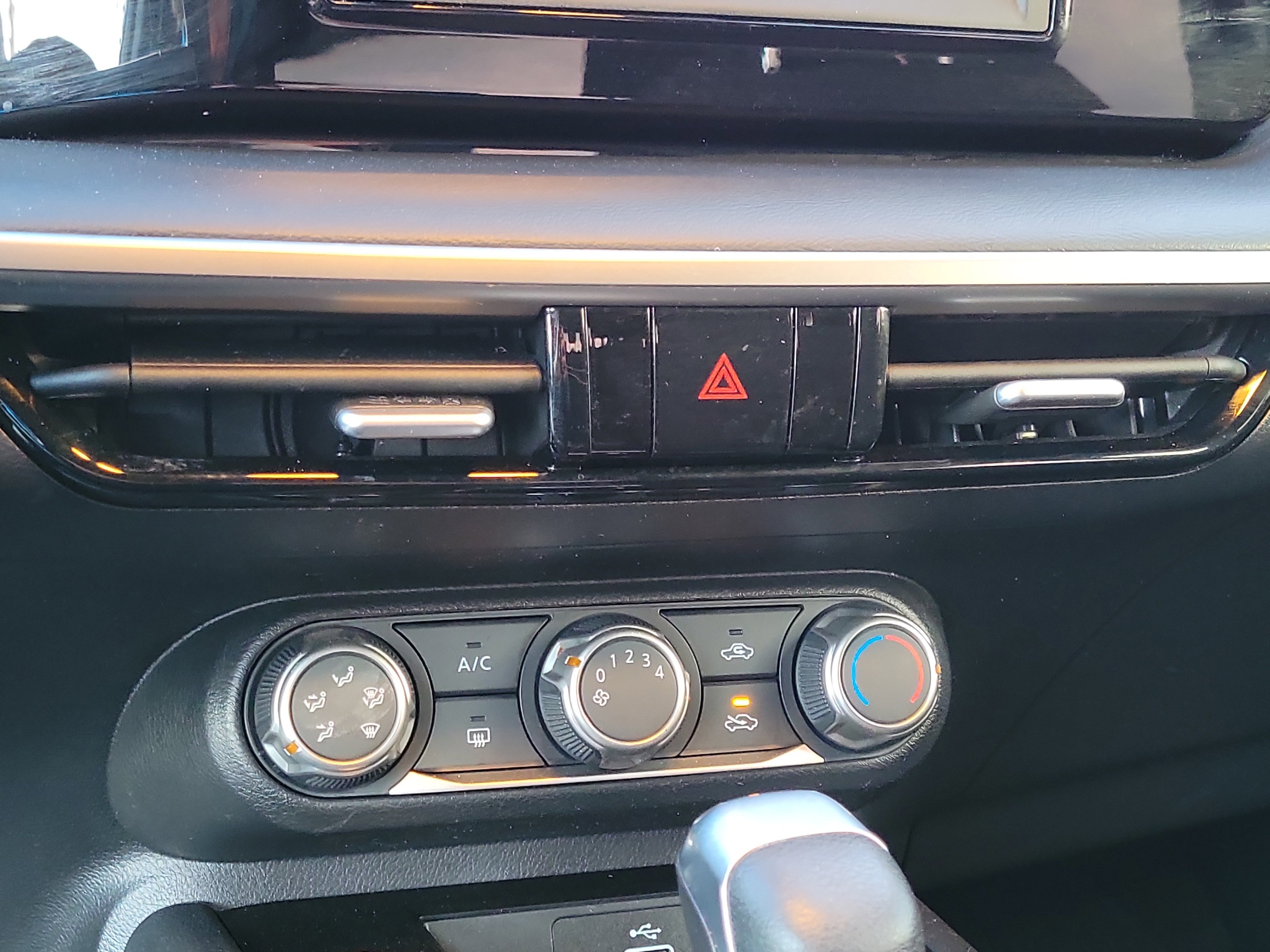 Used 2025 Nissan Kicks S image 27