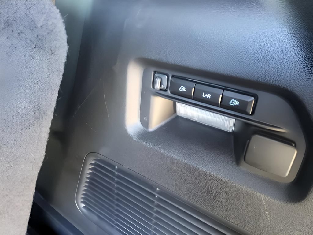 Used 2025 Ford Explorer ST w/ Sun And Sound Package AWD/4WD image 34