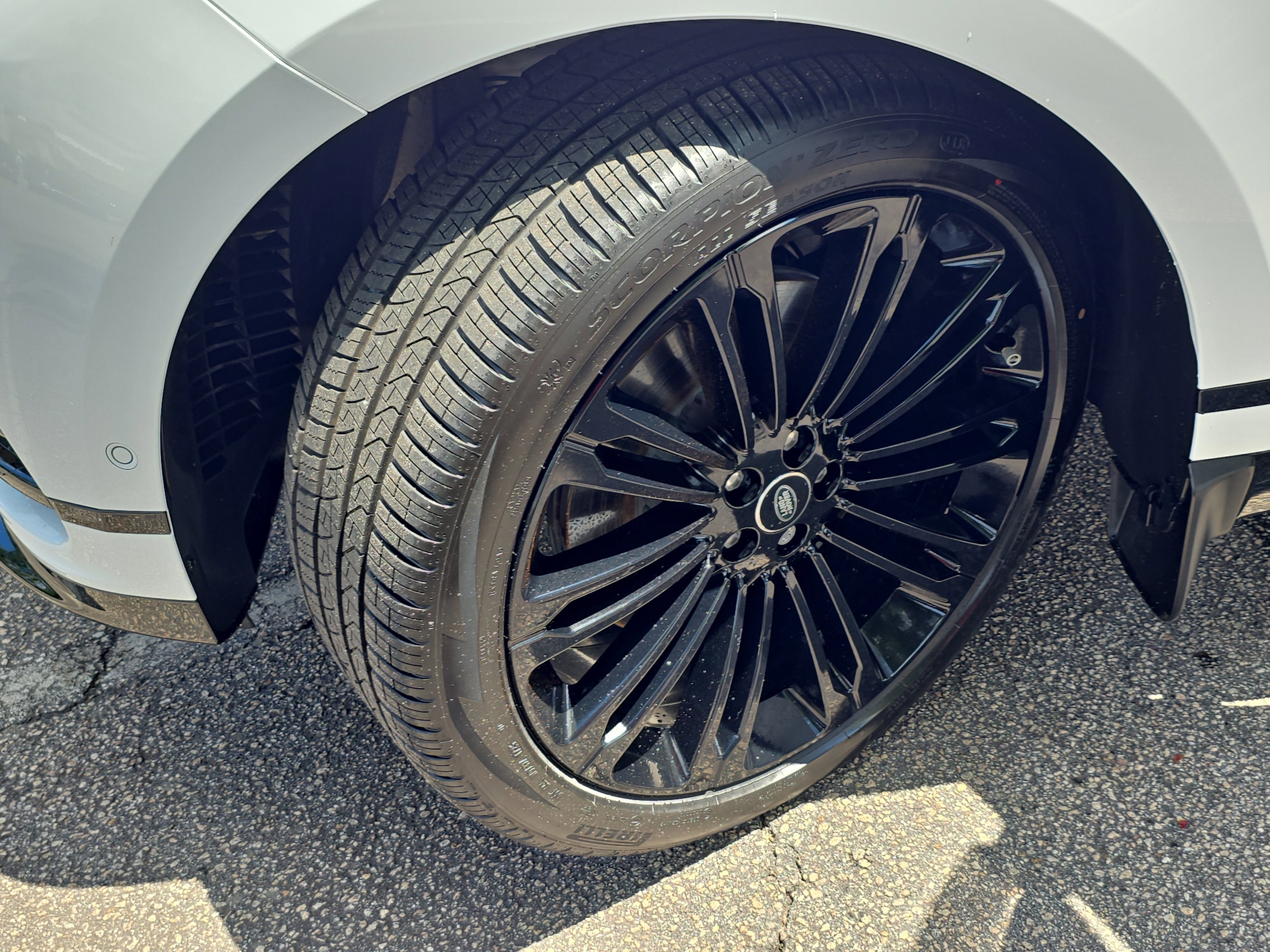 New 2026 Land Rover Range Rover Velar Dynamic SE image 32