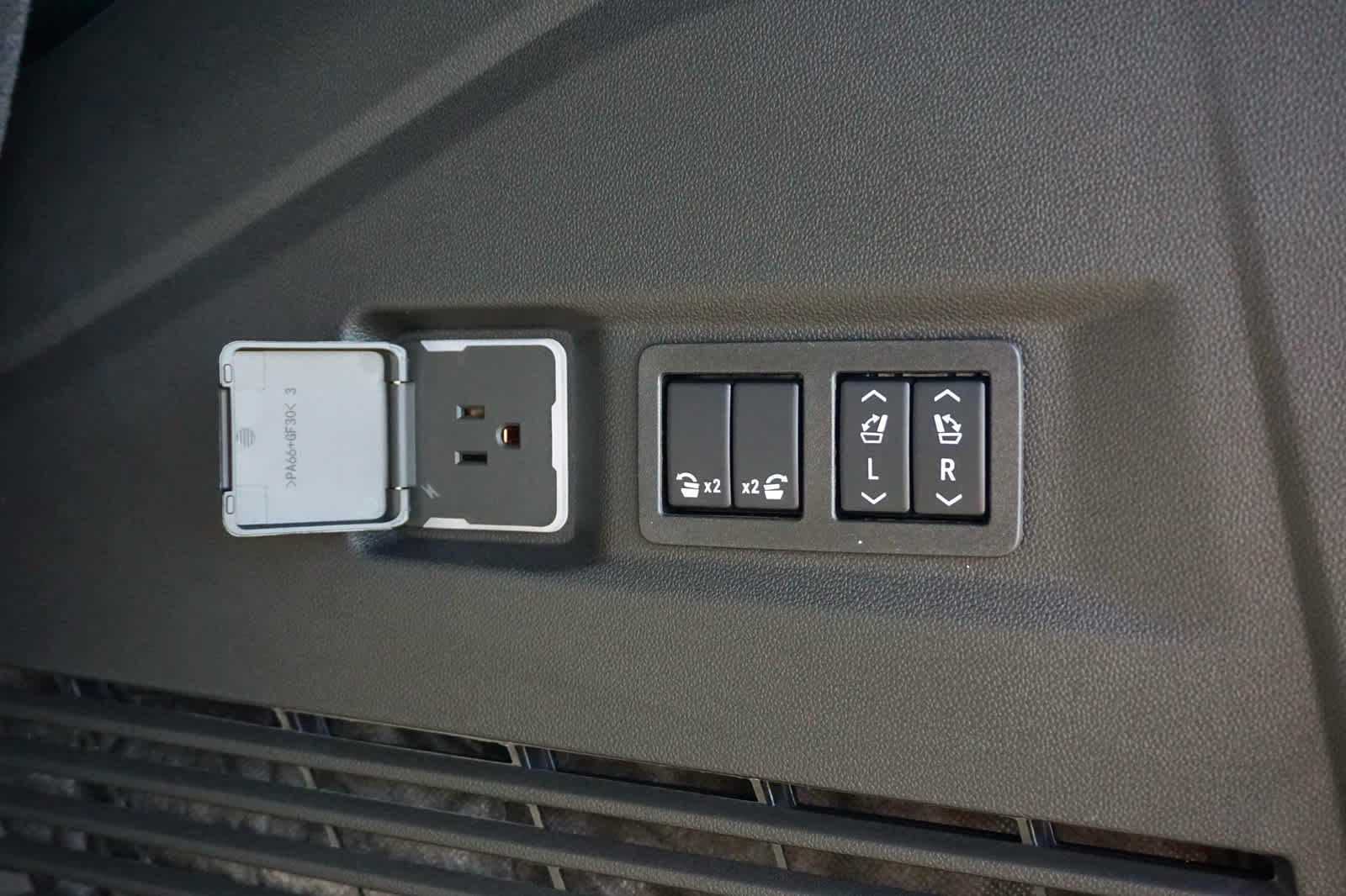 New 2027 GMC Yukon Elevation w/ Technology Package AWD/4WD image 42