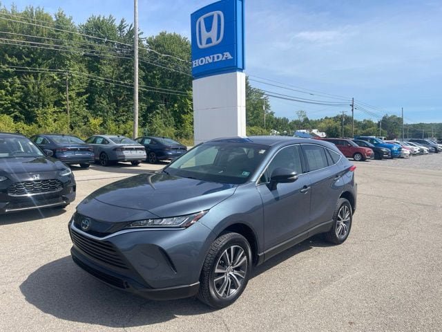 Used 2022 Toyota Venza LE AWD/4WD image 2