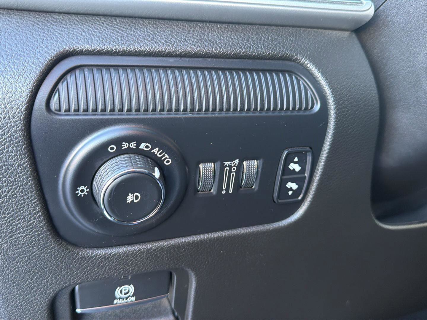 Used 2022 Jeep Wagoneer Series III AWD/4WD image 24