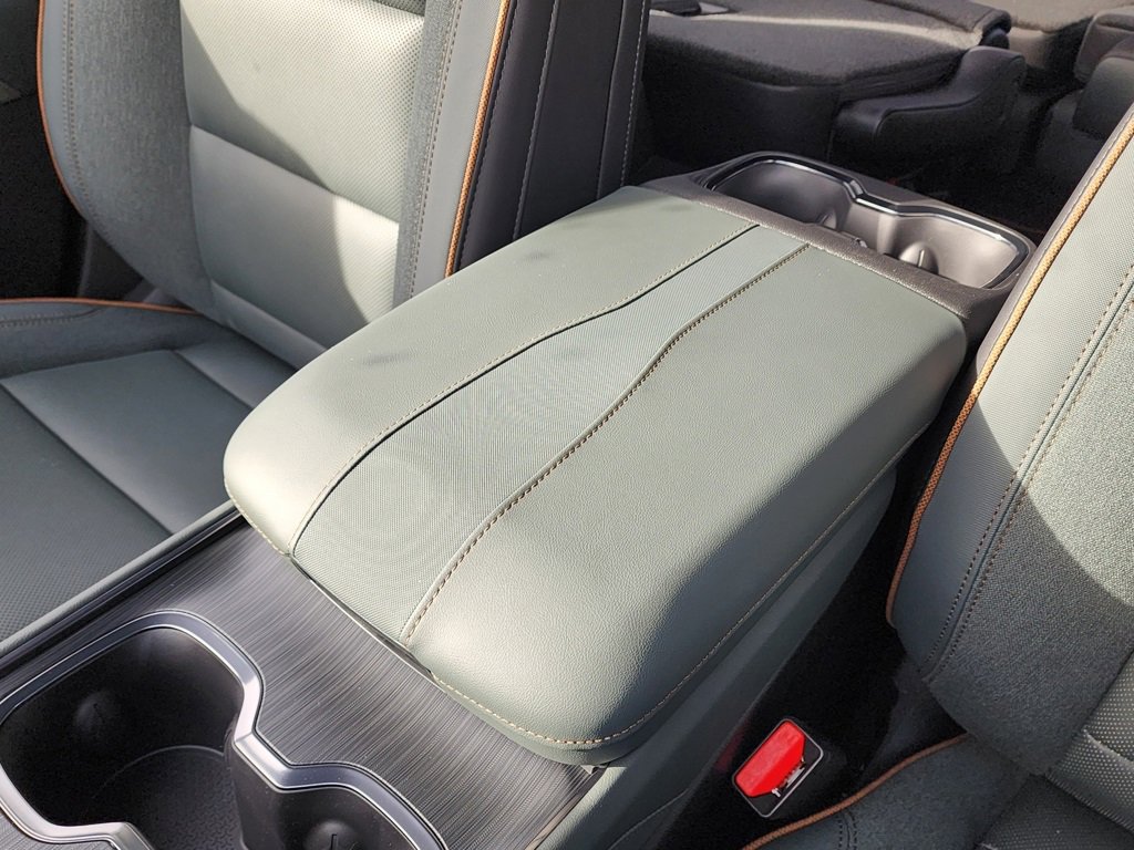 New 2026 GMC Acadia AT4 w/ Super Cruise Package image 34