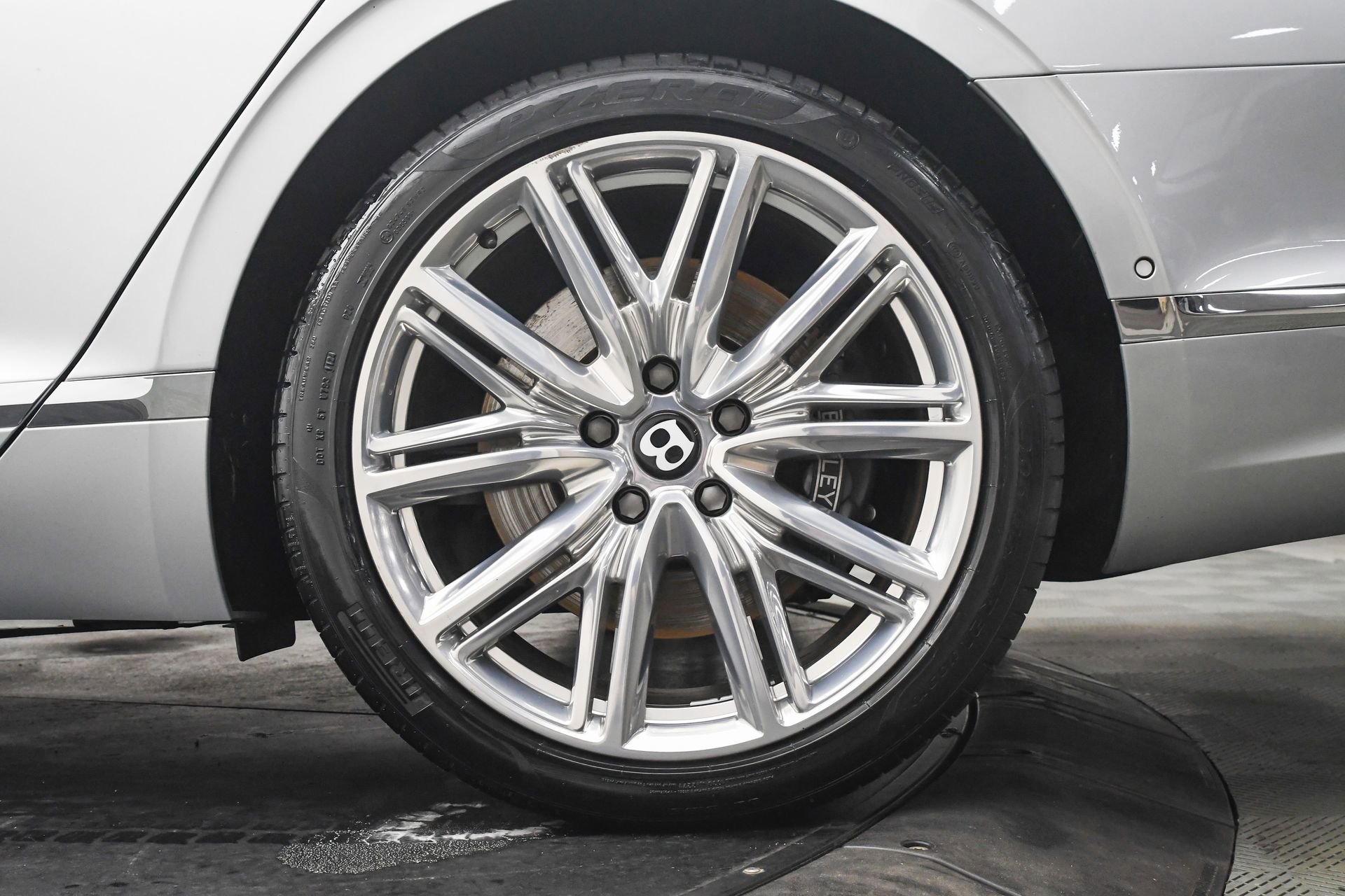 Used 2022 Bentley Flying Spur V8 image 32