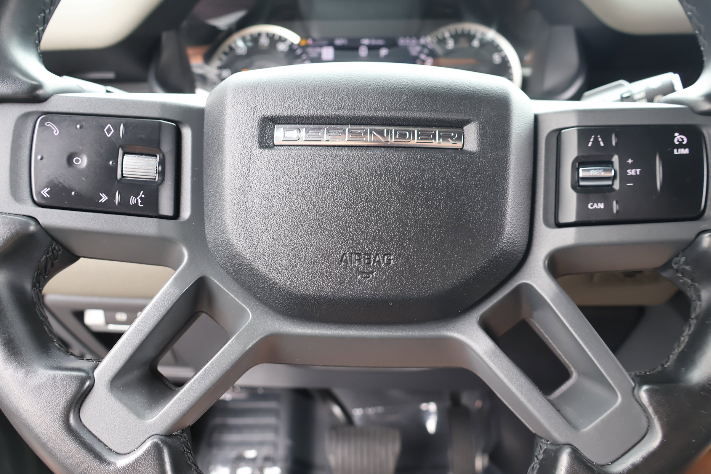 Used 2023 Land Rover Defender 110 X-Dynamic SE image 22