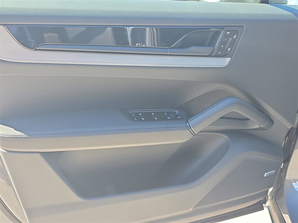 New 2026 Porsche Cayenne image 24