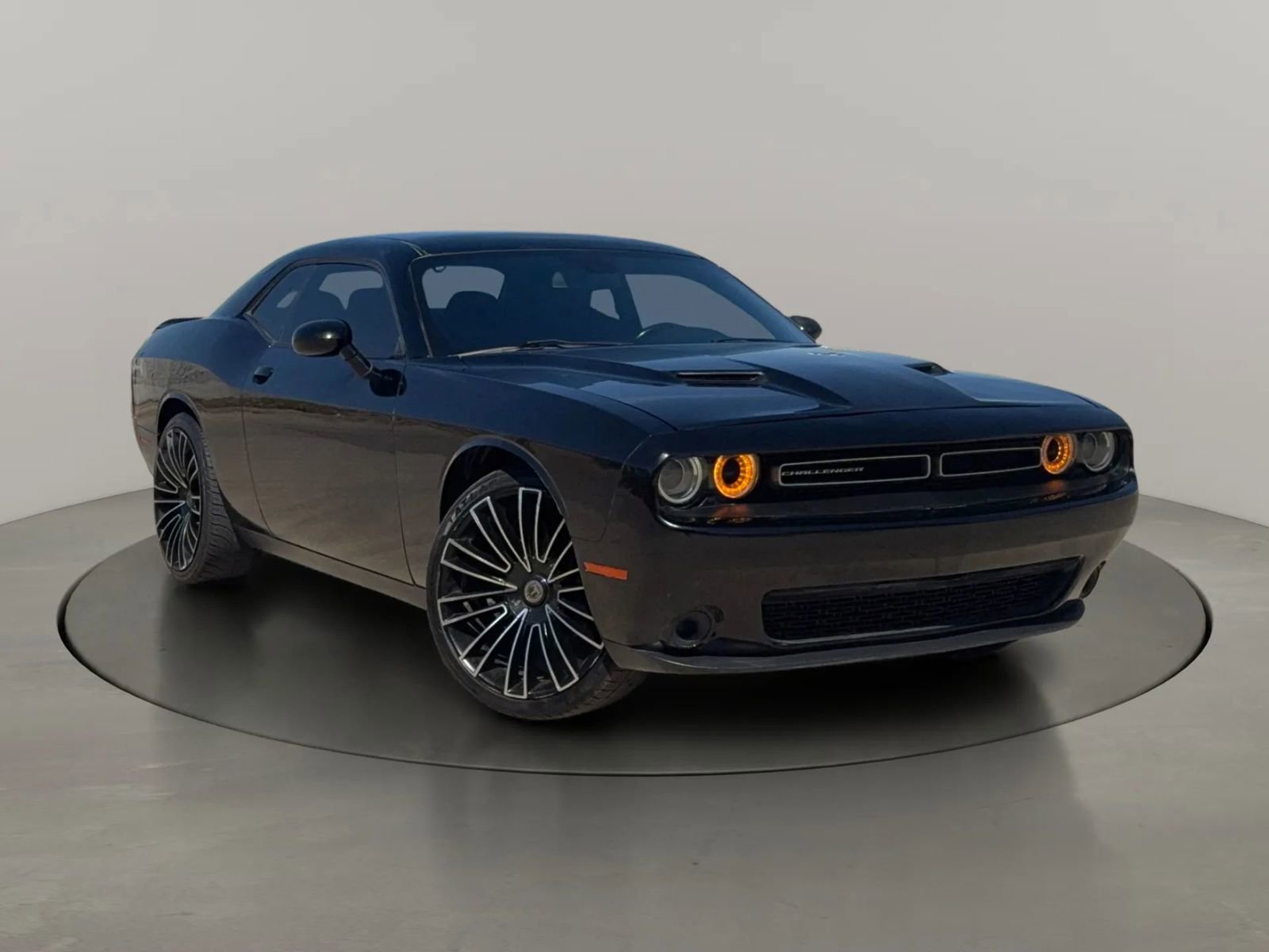 Used 2019 Dodge Challenger SXT image 7