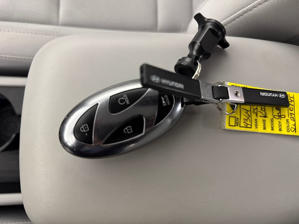 Certified 2025 Hyundai Kona SEL image 28