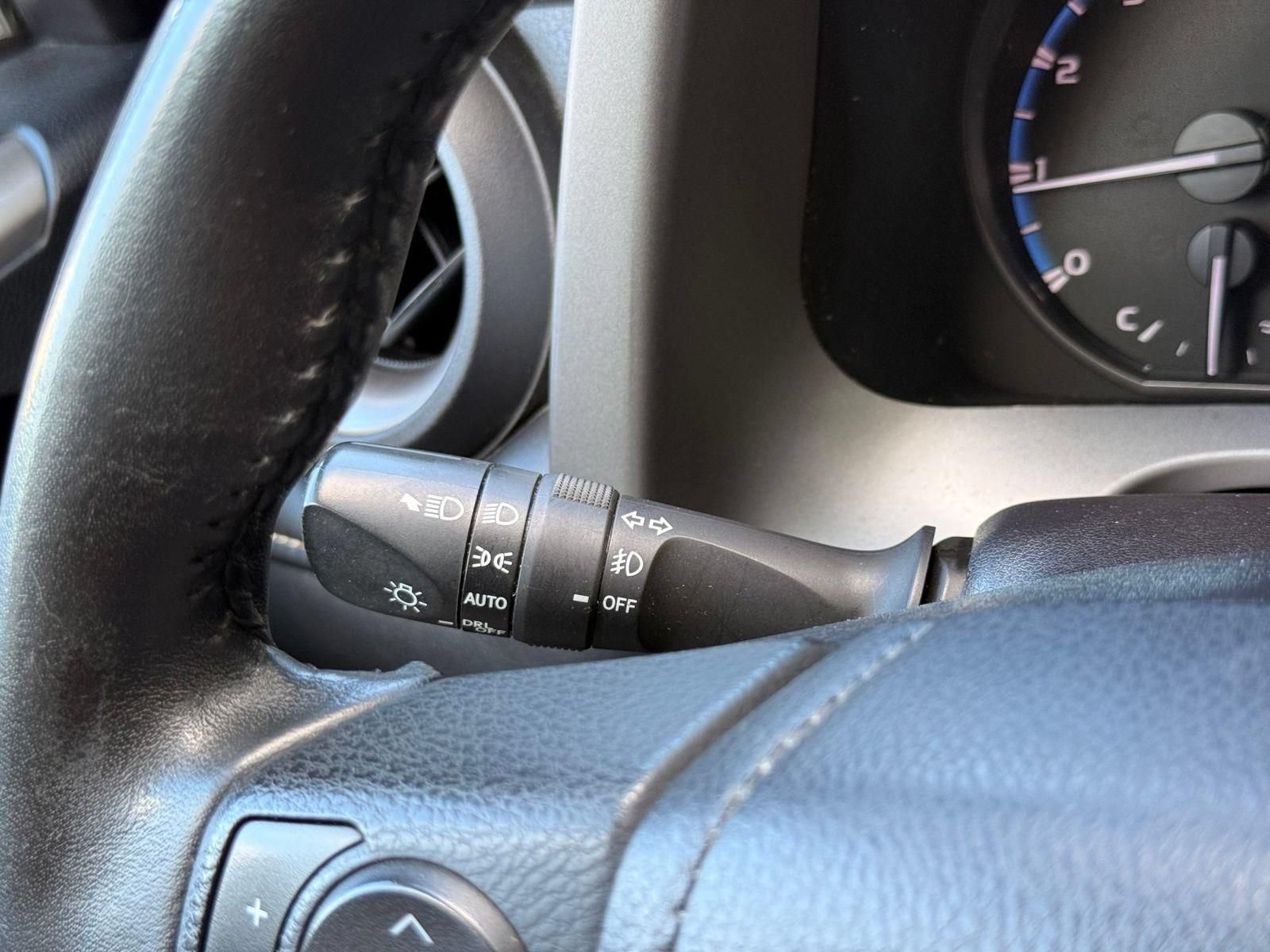 Used 2018 Toyota RAV4 XLE AWD/4WD image 36