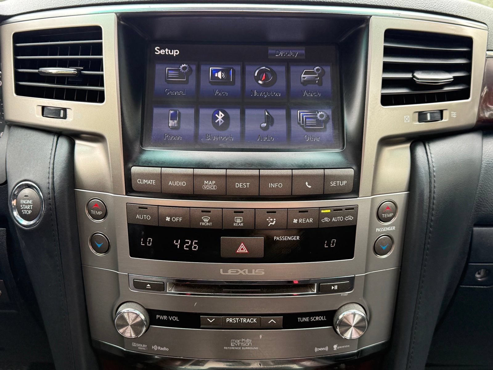 Used 2015 Lexus LX 570 4WD w/ Luxury Package image 28
