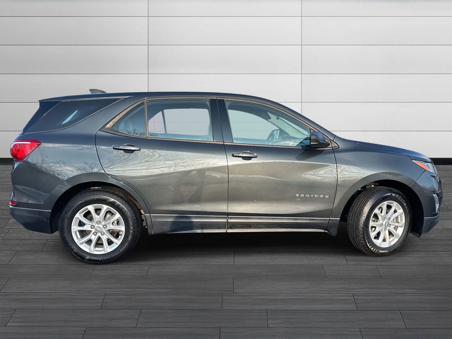 Used 2018 Chevrolet Equinox LS image 3