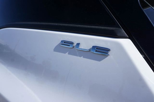 Used 2024 GMC Terrain SLE image 8