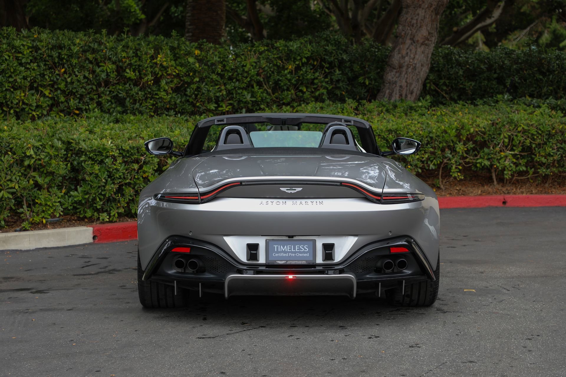 Used 2023 Aston Martin V8 Vantage Roadster RWD image 7