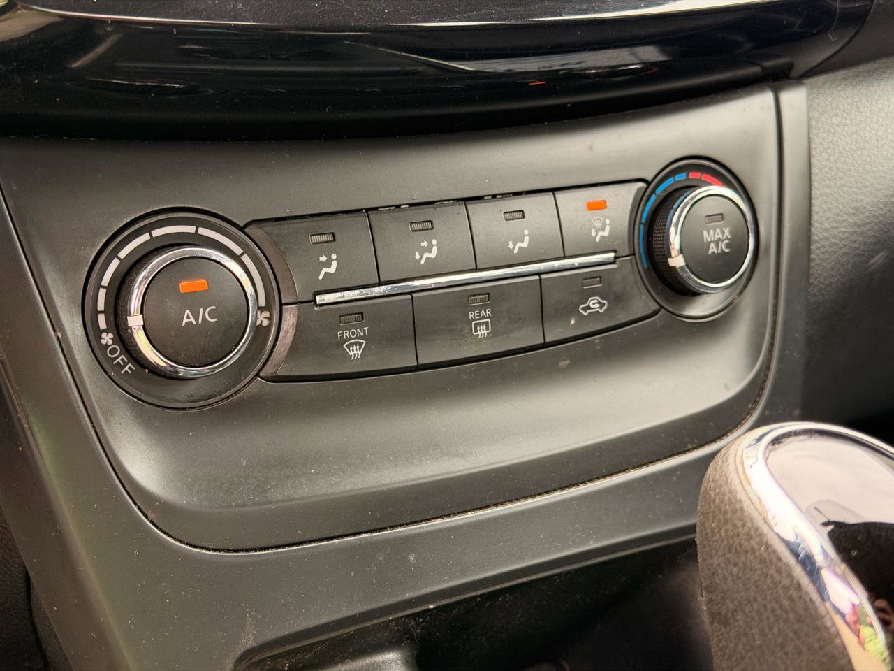 Used 2016 Nissan Sentra SV image 22