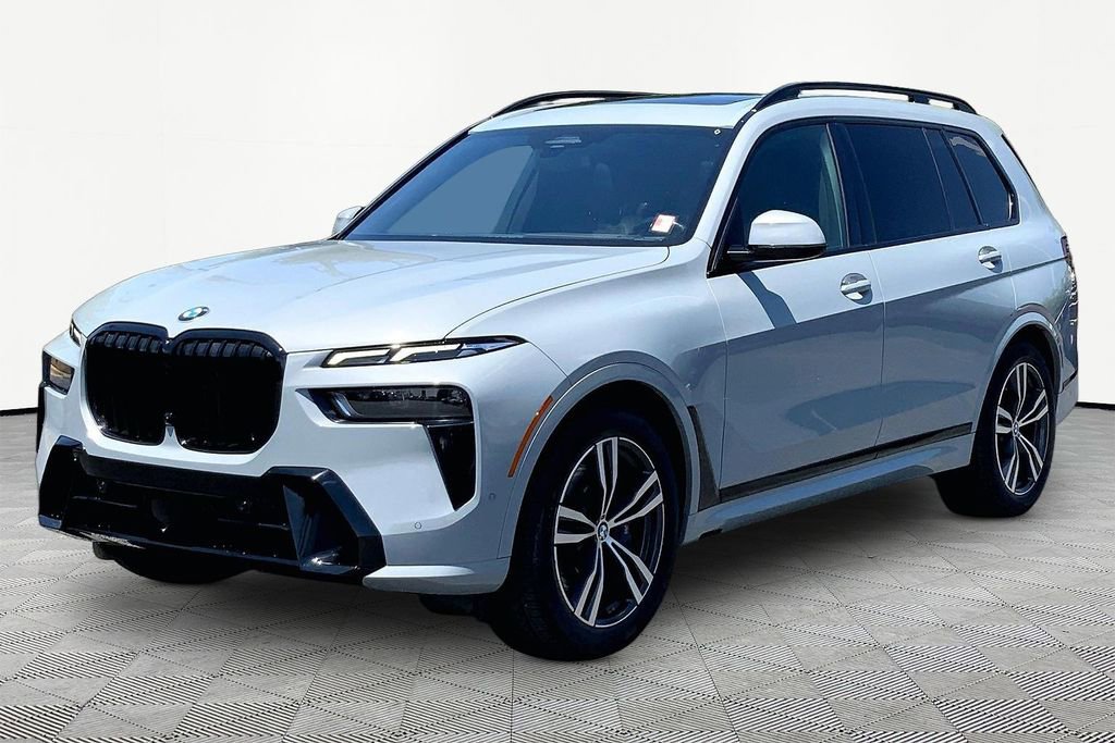Used 2023 BMW X7 xDrive40i w/ M Sport Package AWD/4WD image 3
