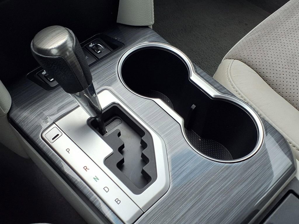 Used 2012 Toyota Camry XLE w/ Leather Pkg FWD image 23