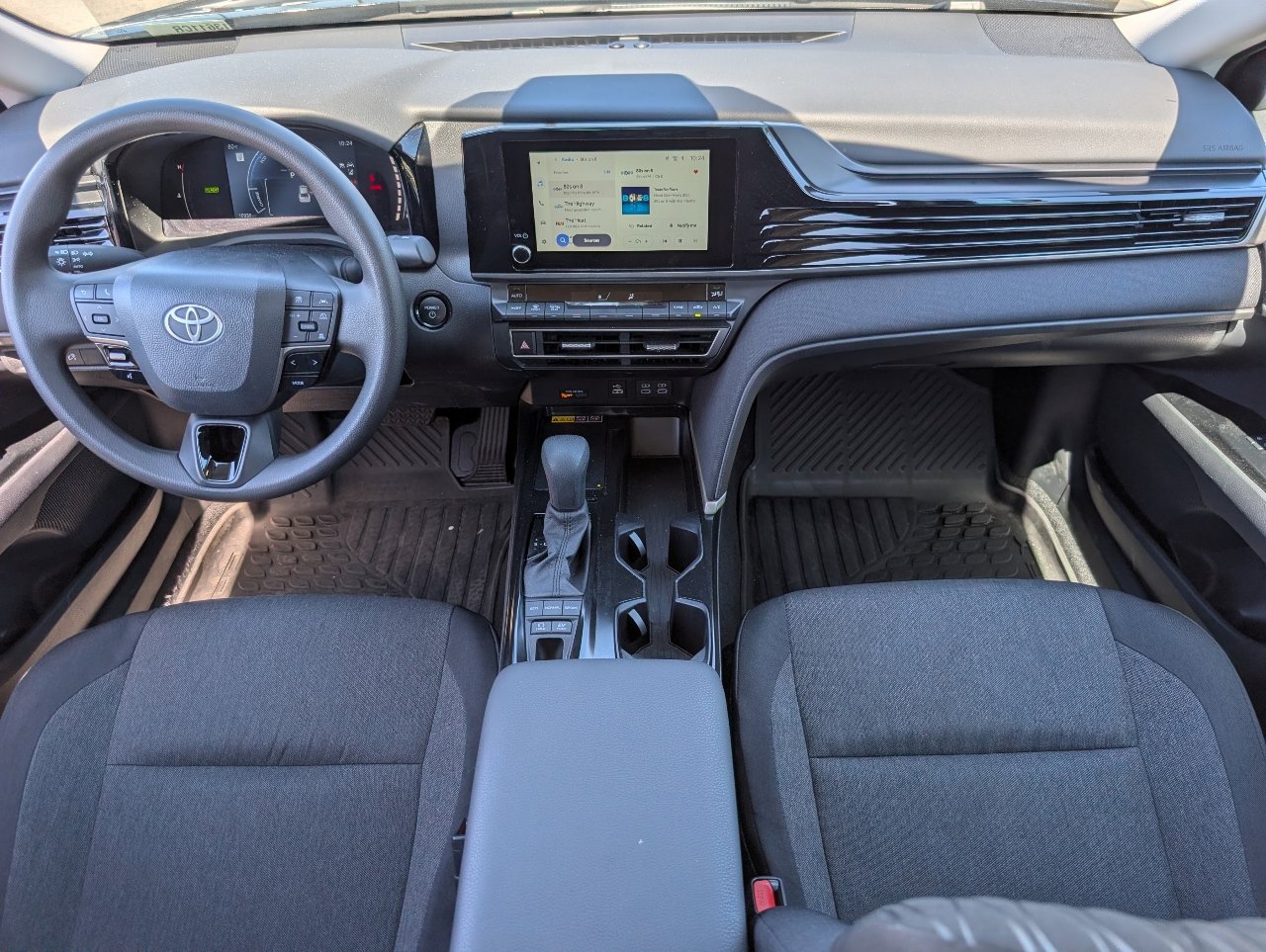 Used 2026 Toyota Camry LE image 4