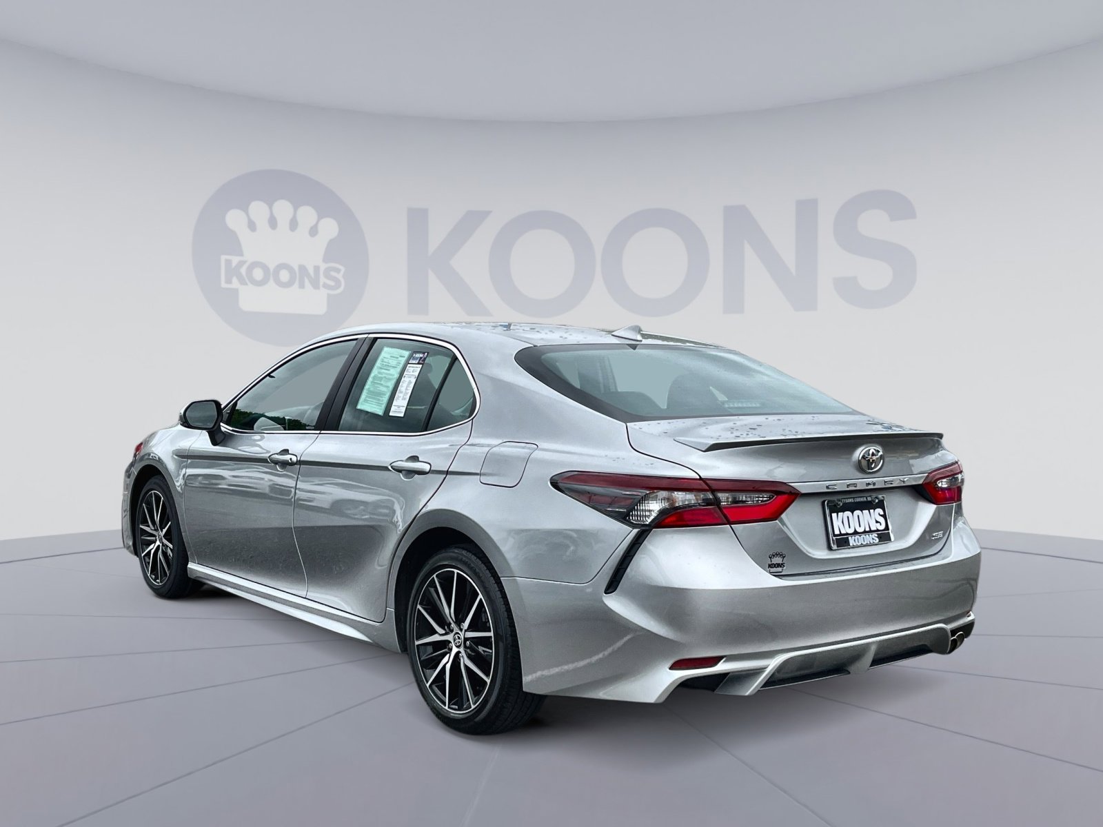 Used 2023 Toyota Camry SE image 4