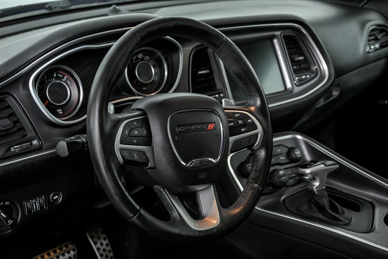 Used 2016 Dodge Challenger R/T Scat Pack w/ Leather Interior Group image 21