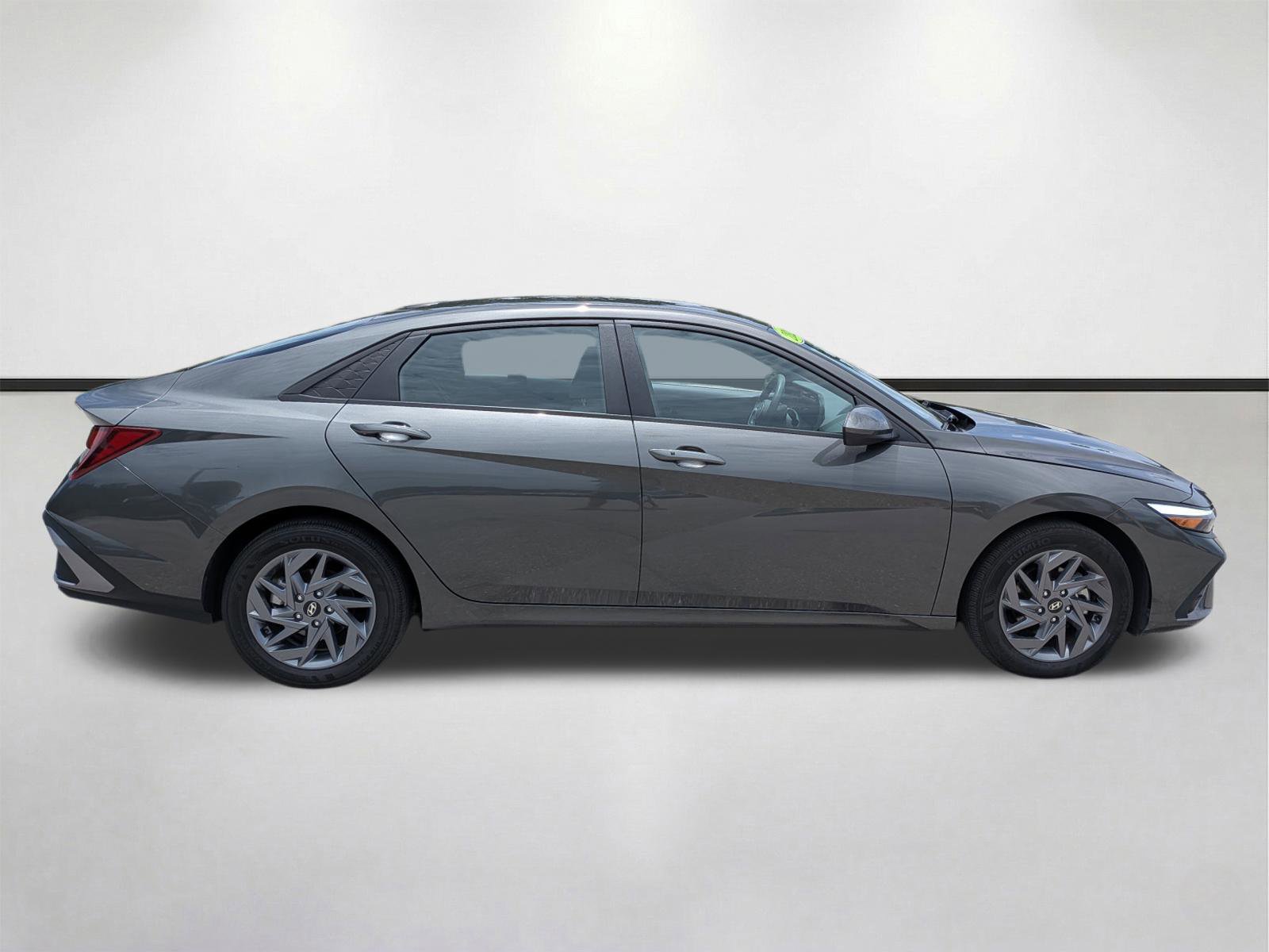 Used 2024 Hyundai Elantra SEL FWD image 3