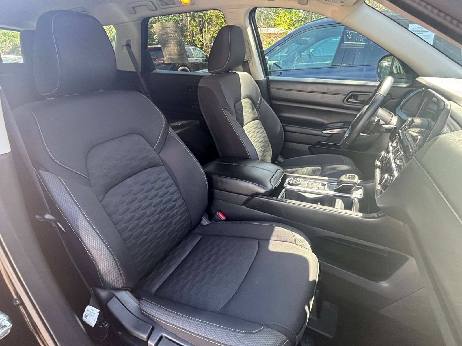 Used 2025 Nissan Pathfinder SV AWD/4WD image 35