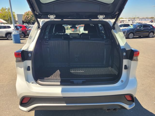 Used 2023 Toyota Highlander Limited AWD/4WD image 11