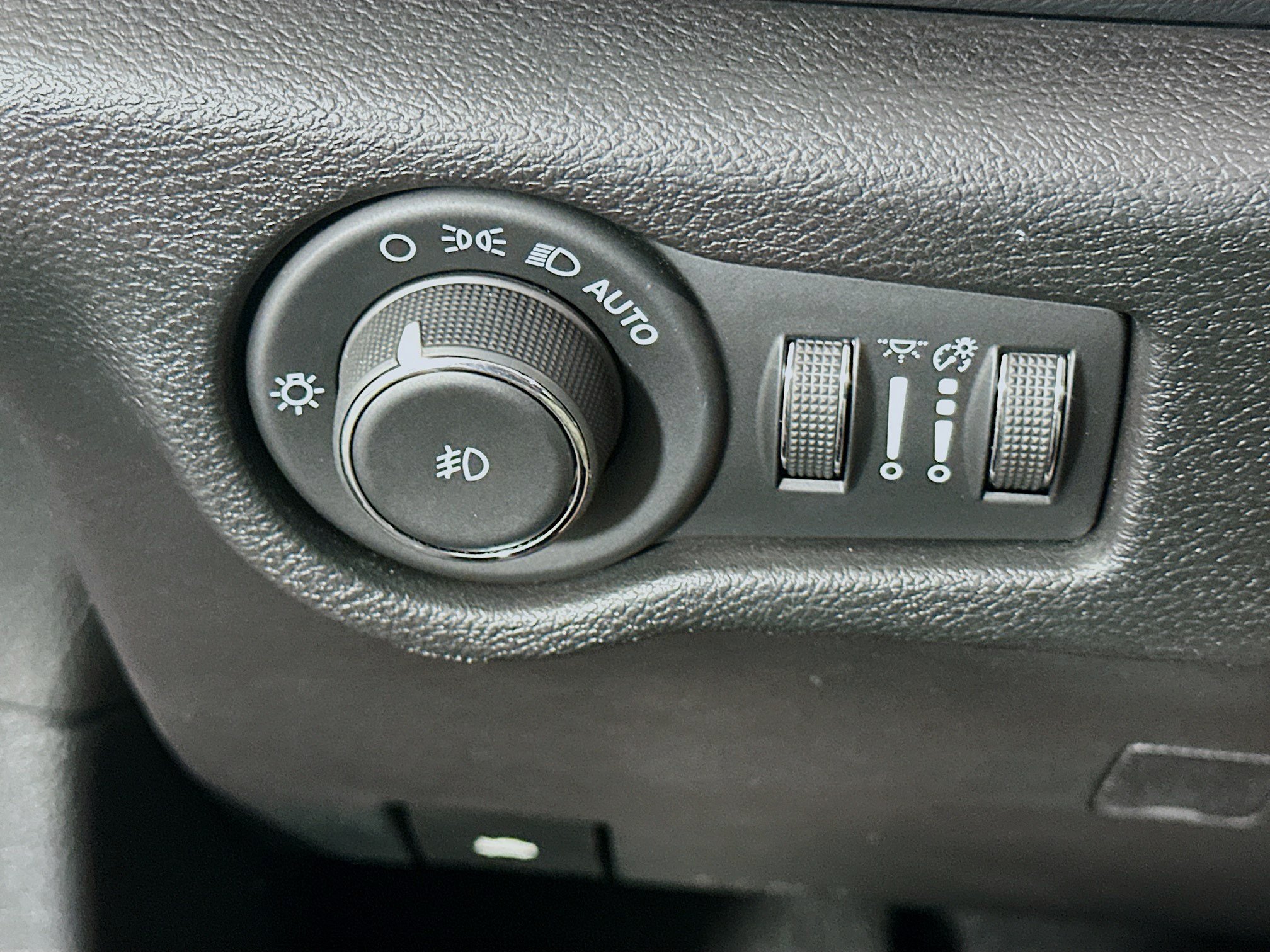 Used 2020 Chrysler Pacifica Touring w/ S Appearance Package FWD image 17