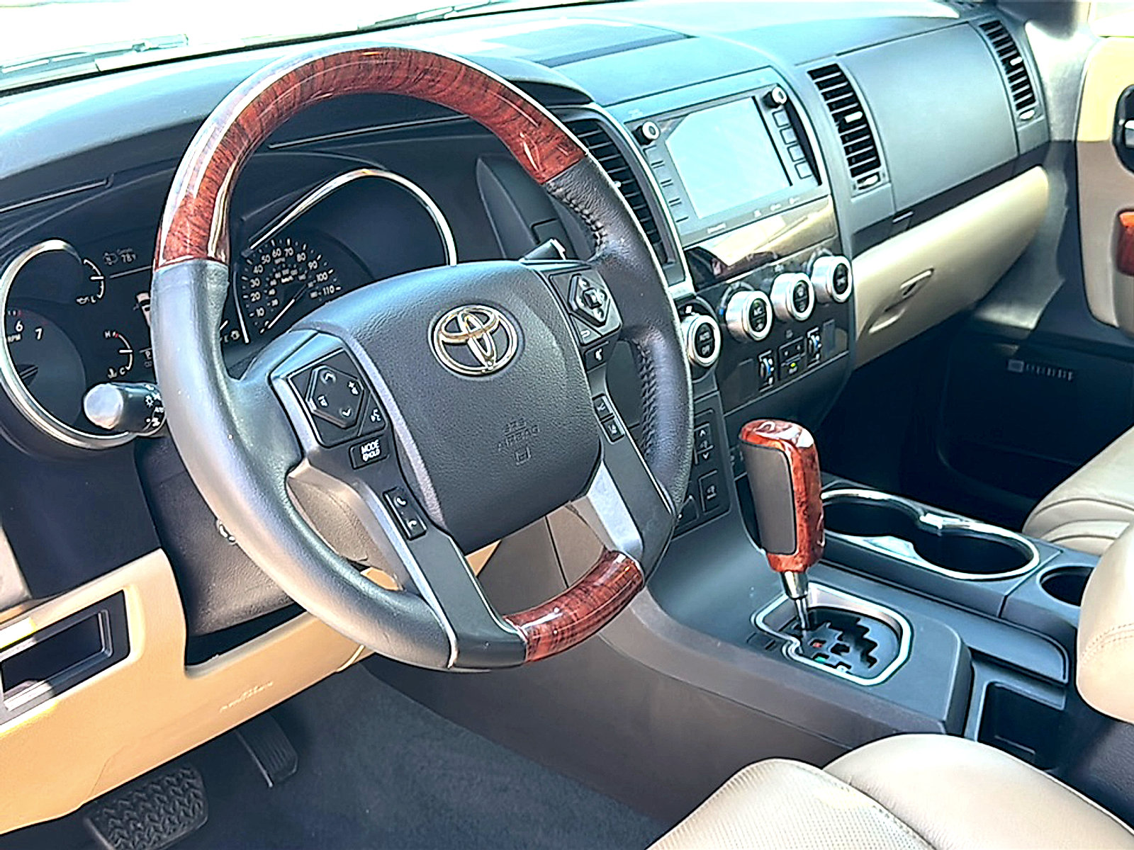 Used 2020 Toyota Sequoia Platinum RWD image 12