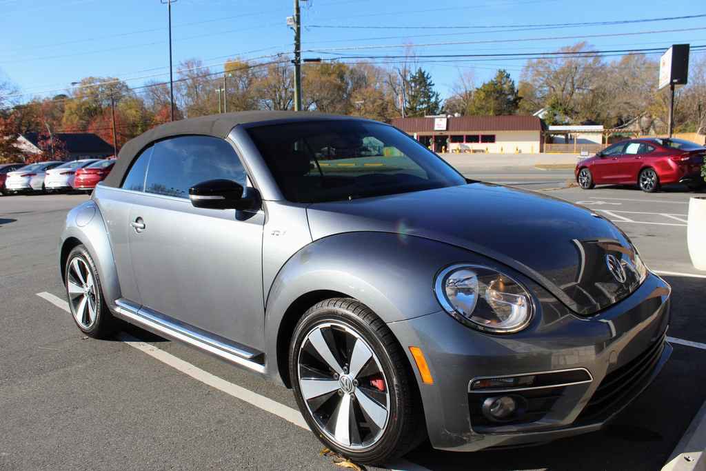 Used 2015 Volkswagen Beetle R-Line image 3