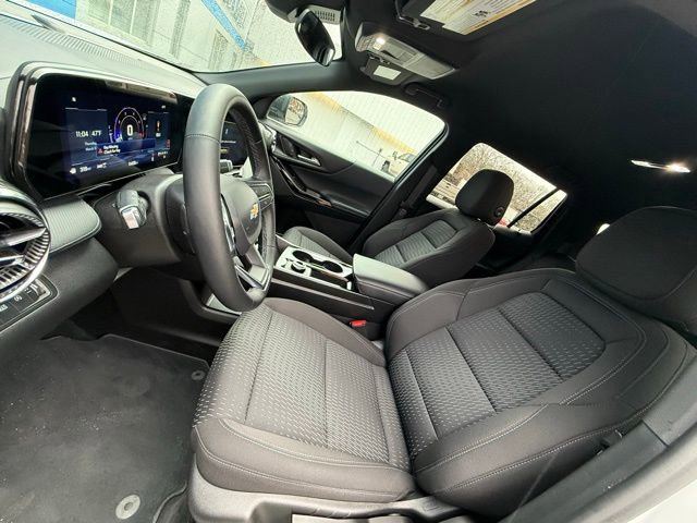 Used 2026 Chevrolet Equinox LT AWD/4WD image 13