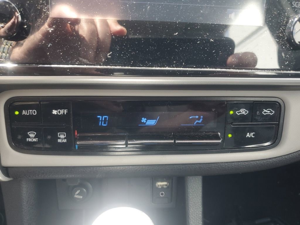 Used 2018 Toyota Corolla LE image 17