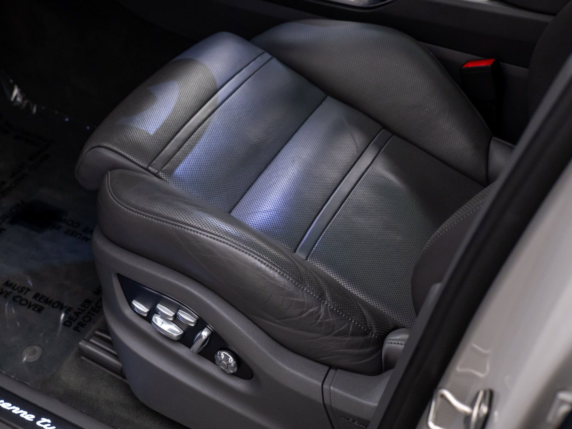 Used 2020 Porsche Cayenne Turbo image 16