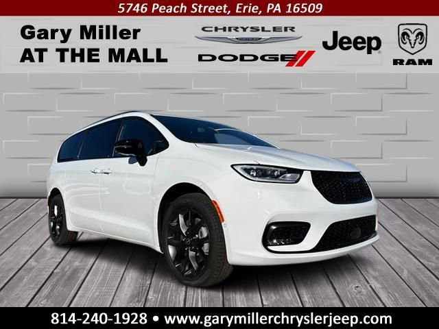 New 2026 Chrysler Pacifica Select