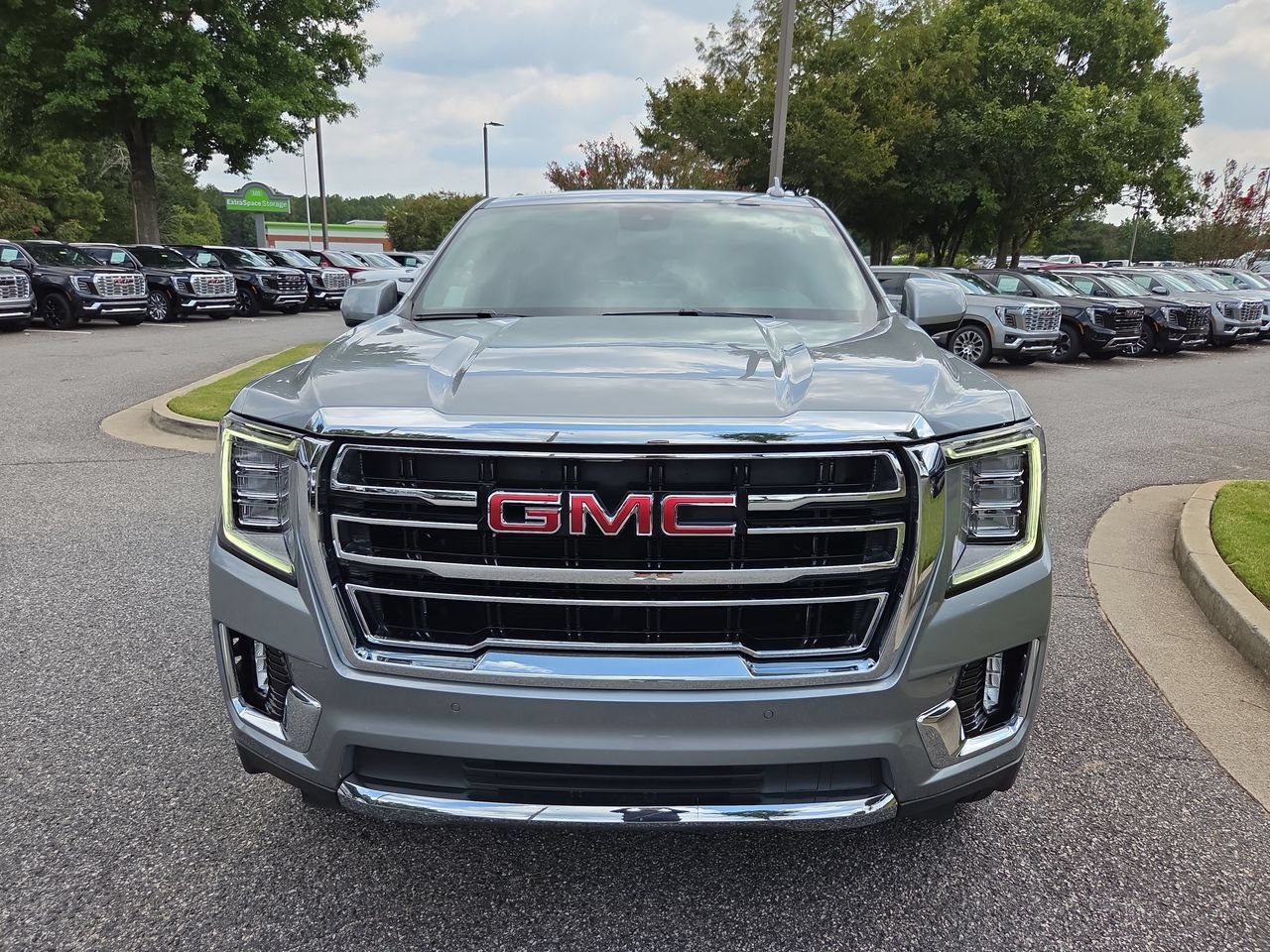 Used 2023 GMC Yukon SLT RWD image 3
