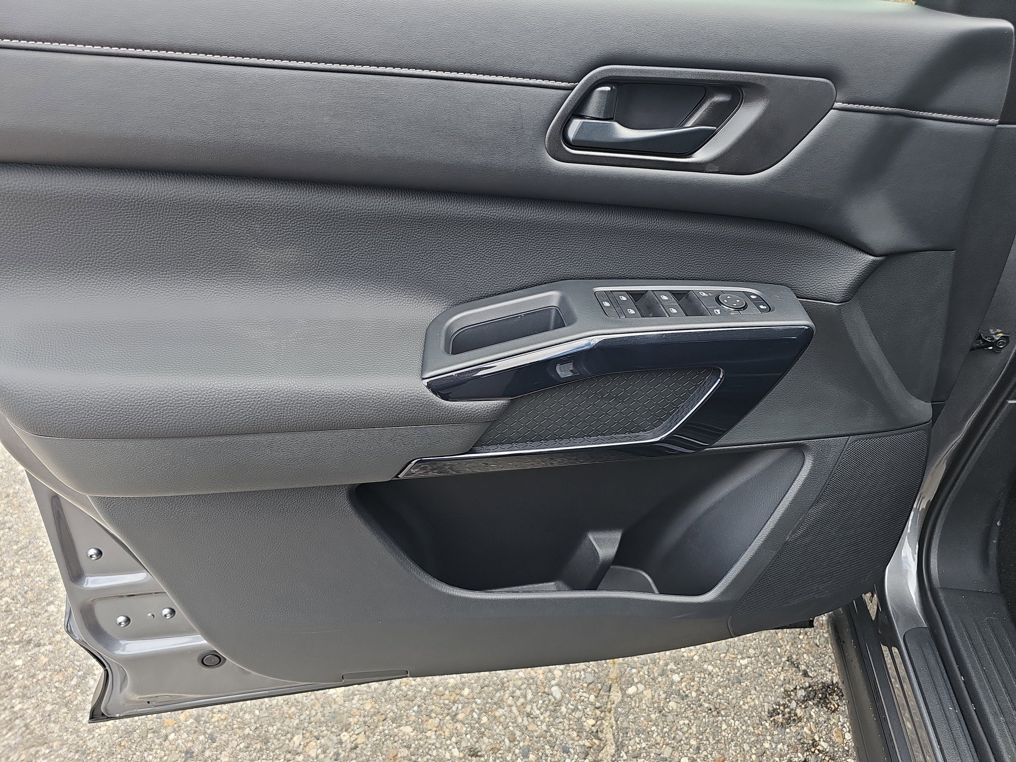 New 2026 Nissan Pathfinder SV AWD/4WD image 17