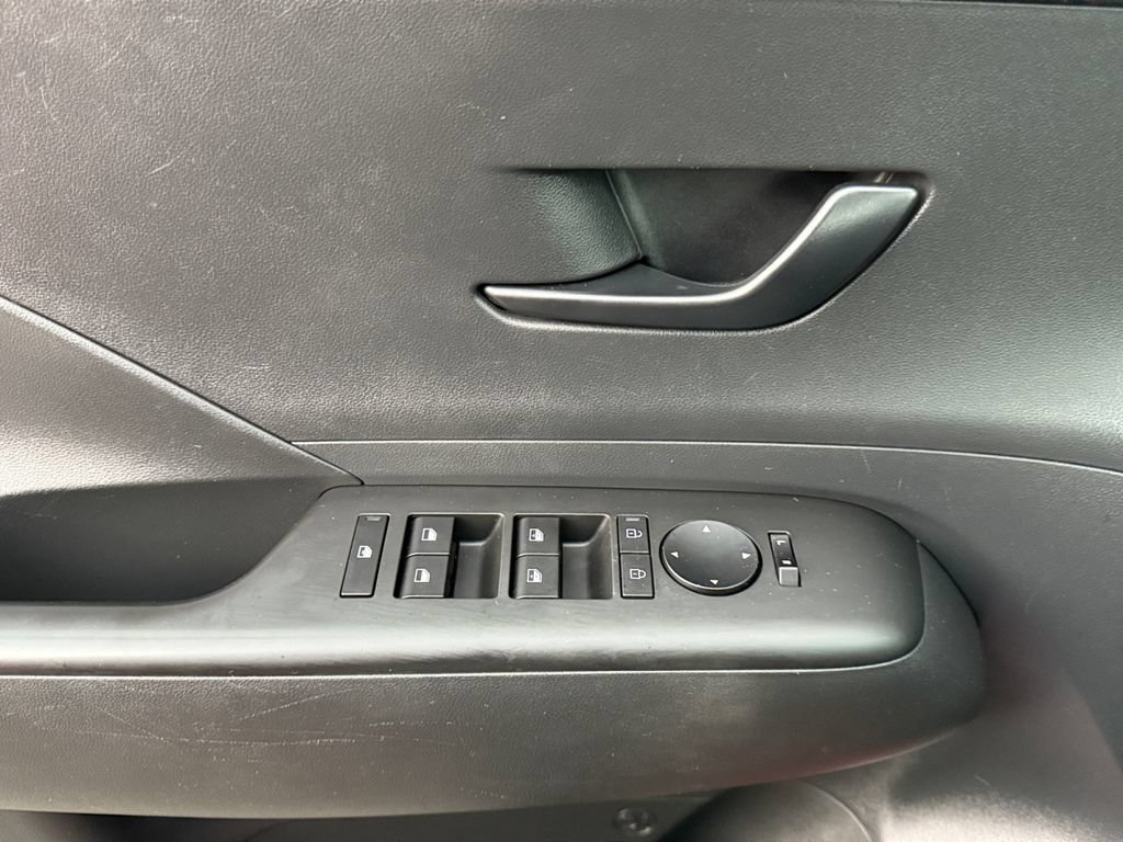 Used 2024 Hyundai Kona SEL w/ Convenience Package FWD image 11