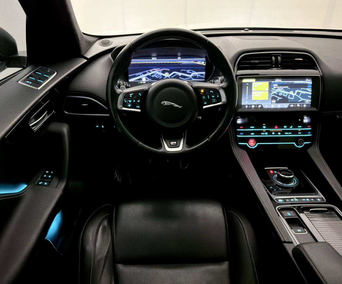 Used 2019 Jaguar F-PACE R-Sport image 34