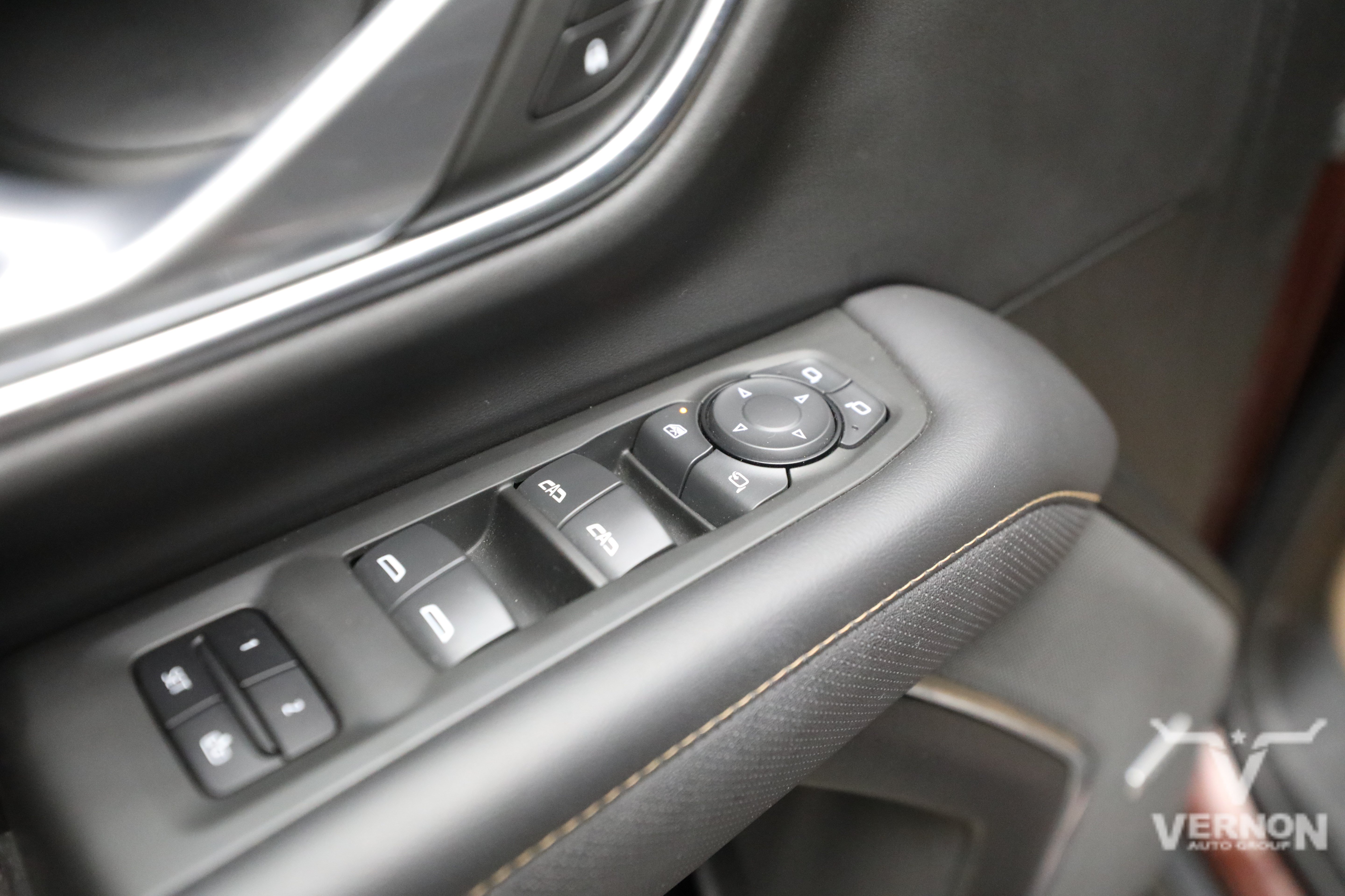 Used 2022 GMC Yukon XL AT4 AWD/4WD image 18