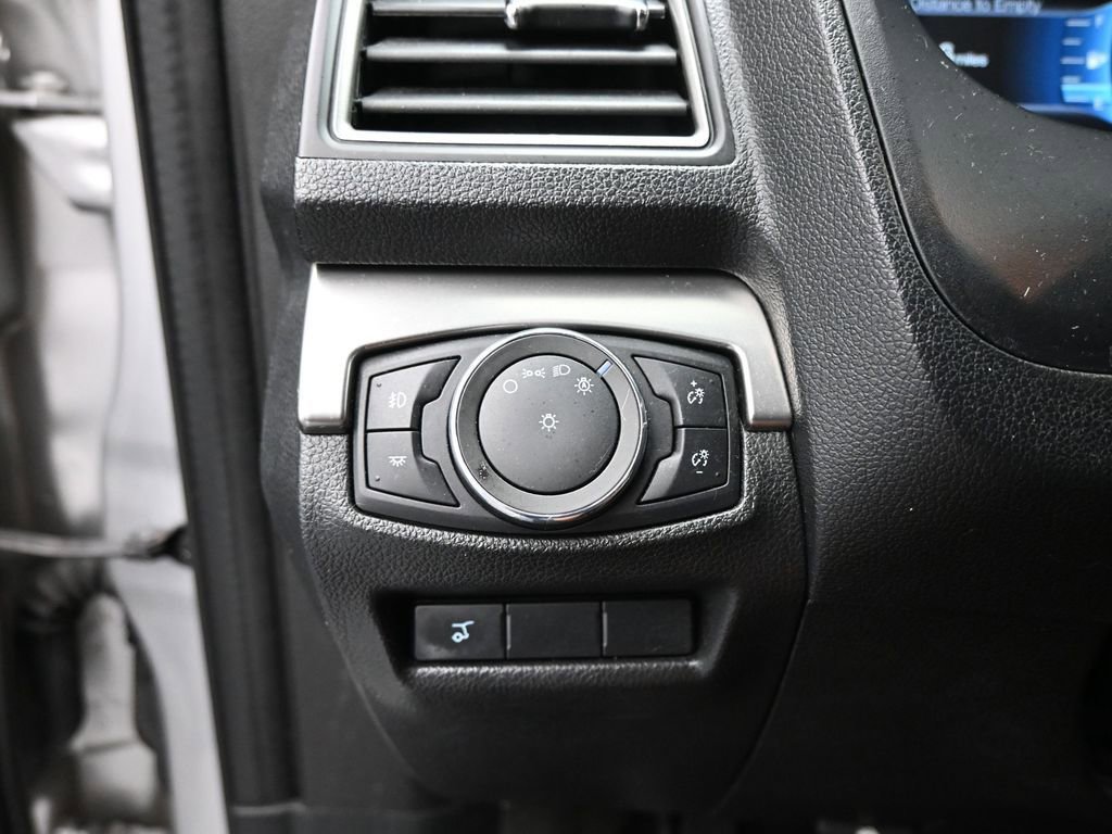 Certified 2018 Ford Explorer XLT w/ Equipment Group 202A image 13