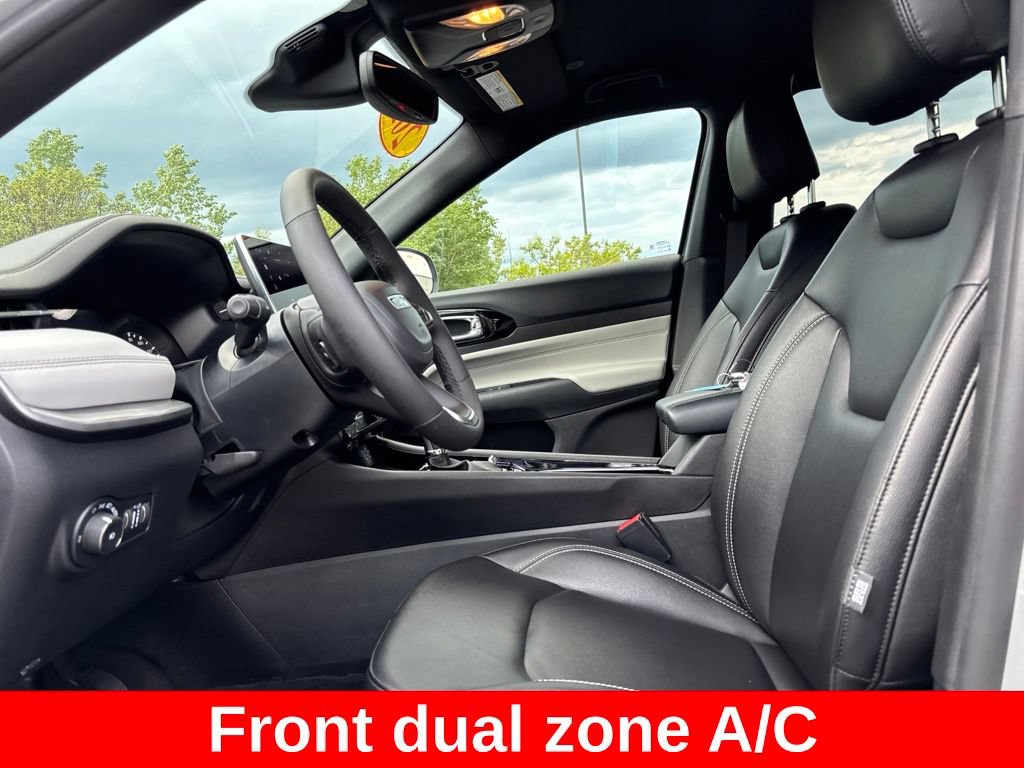 Used 2026 Jeep Compass Limited AWD/4WD image 12