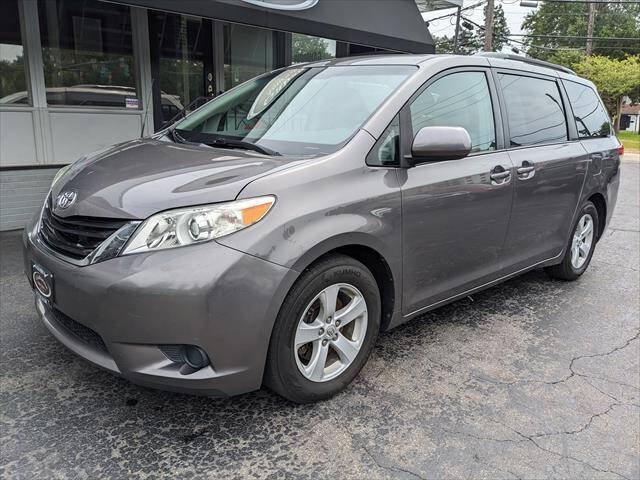 Used 2011 Toyota Sienna LE w/ Towing Pkg