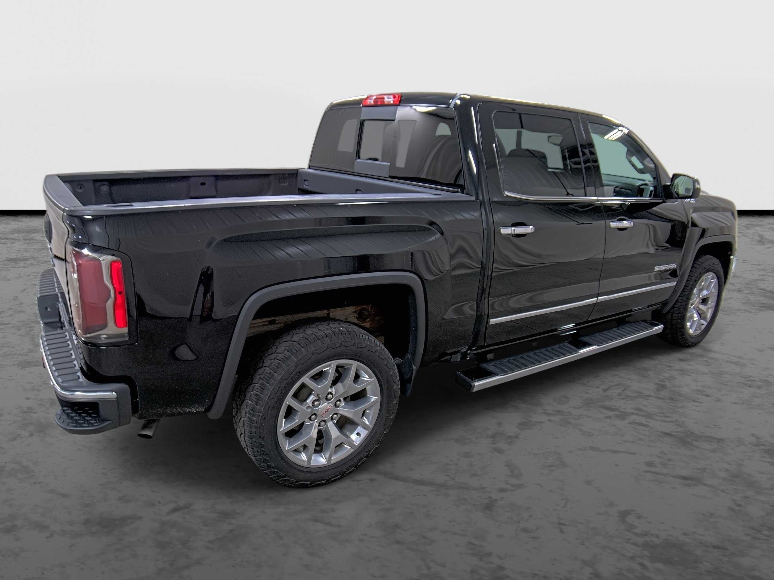 Used 2018 GMC Sierra 1500 SLT w/ SLT Premium Package image 4