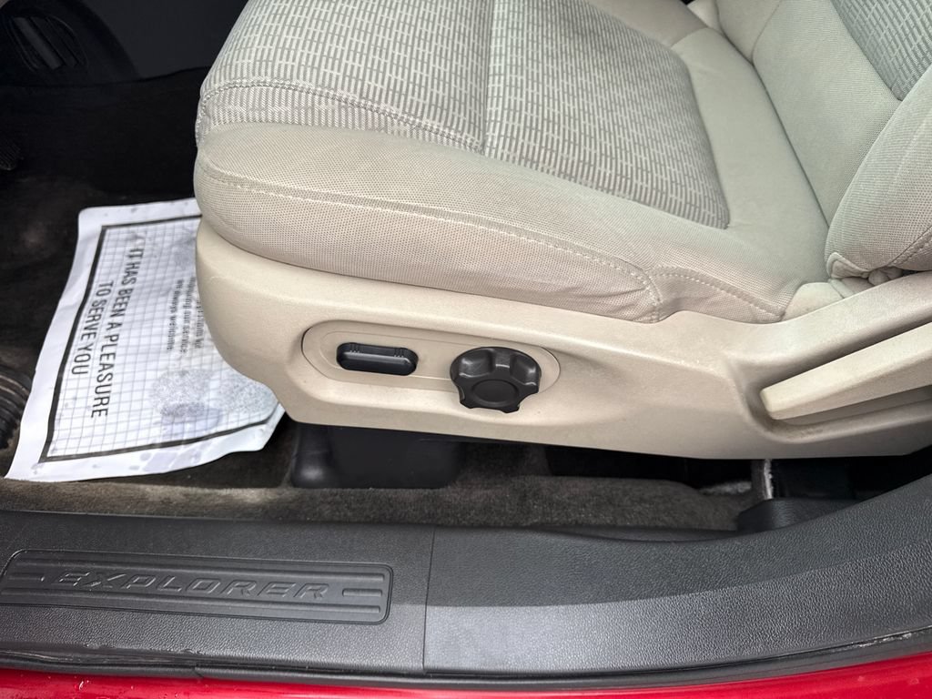Used 2013 Ford Explorer XLT FWD image 17